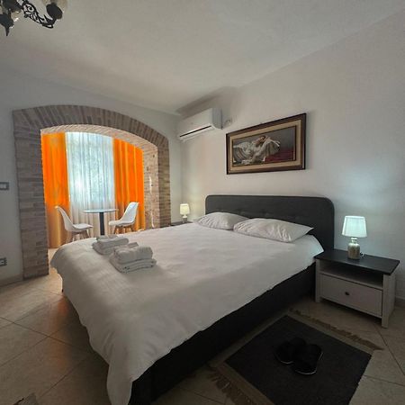 Xhelo'S Rooms Tirana Exterior foto