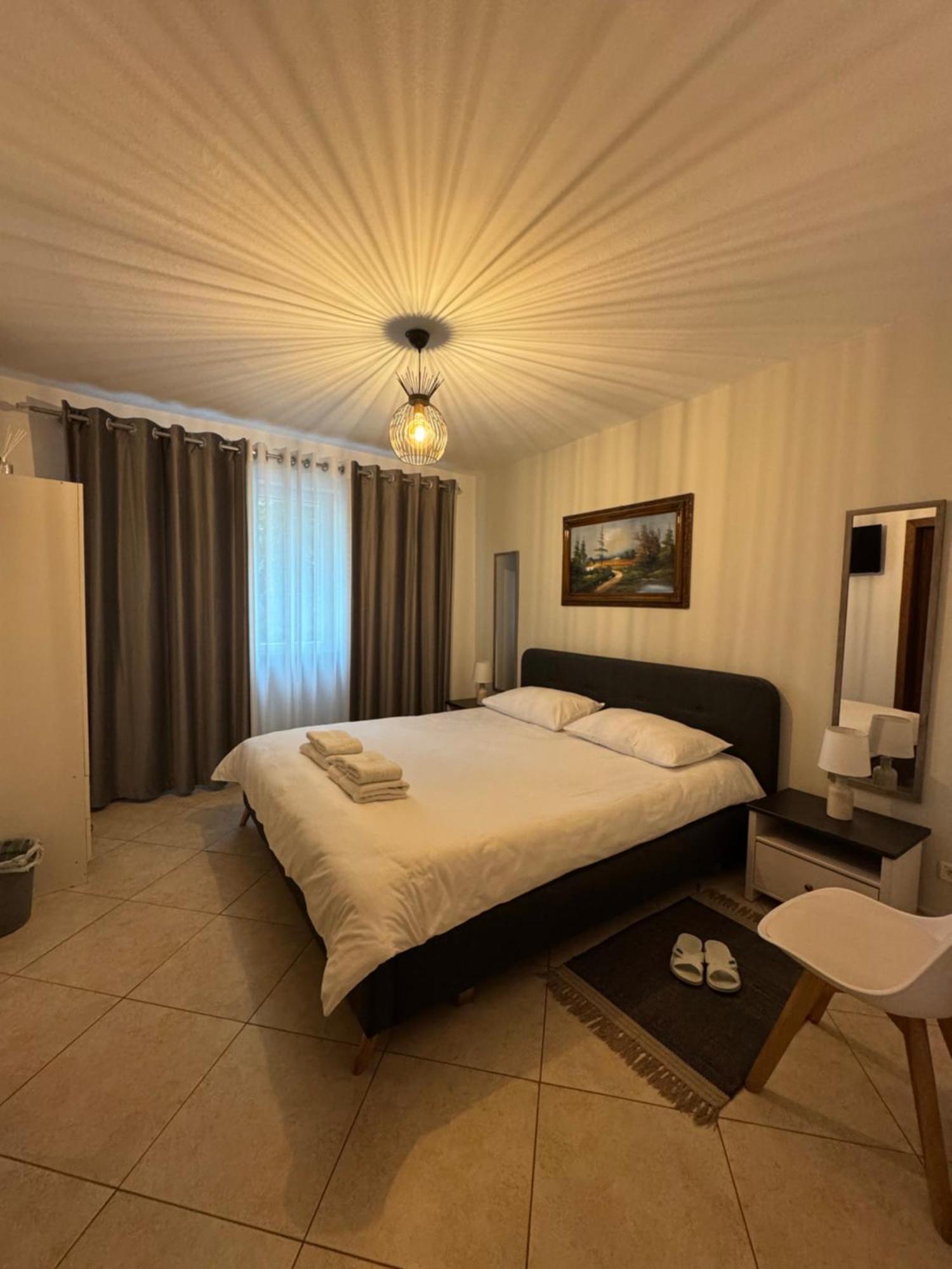 Xhelo'S Rooms Tirana Exterior foto
